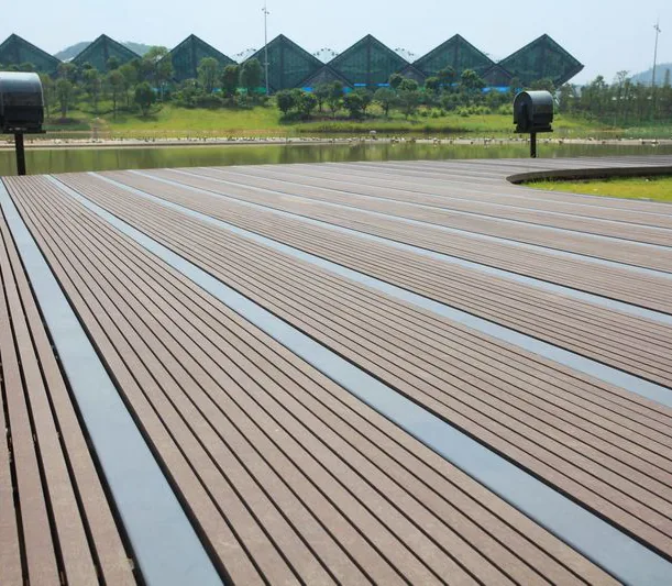 NTWOOD: Lõi PVC ít chất độn, dẻo dai.